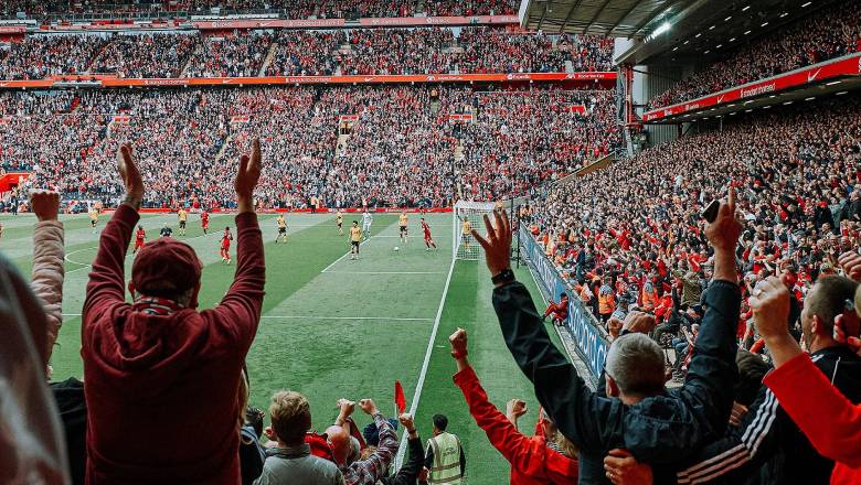 Liverpool overtake Man City and Man United as England&rsquo;s top revenue earner for the first time - Ảnh 1