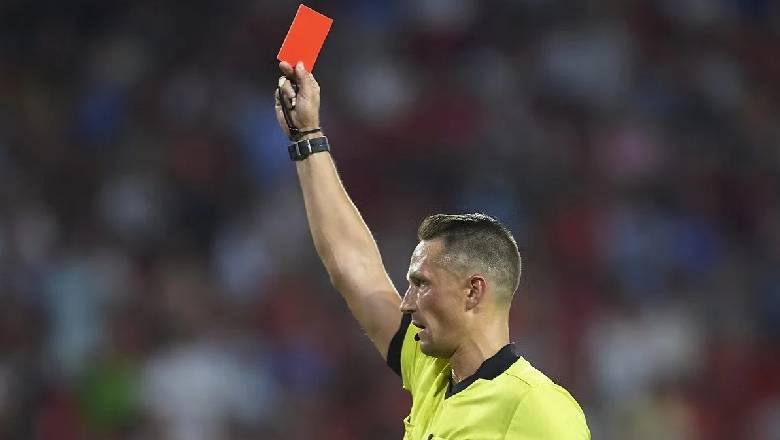 What do yellow and red cards mean in football? - Ảnh 1