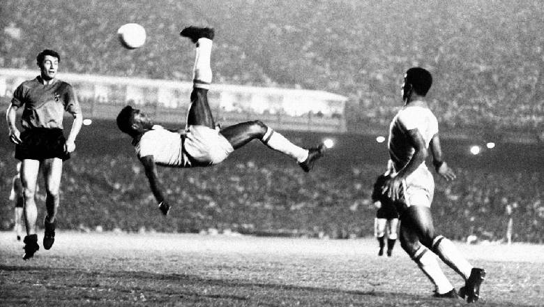 Who is the best right footed player? Pele falls short against a genius 'everyone knows' - Ảnh 3