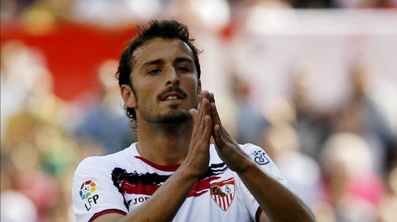 10 soccer players who died on the field: Sevilla mourn a &ldquo;son', tragic end for Premier League icon - Ảnh 3