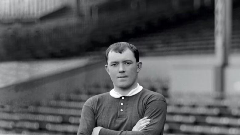 Who scored the first goal at Old Trafford? - Ảnh 2